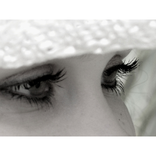 Contact lenses don't blow potients away